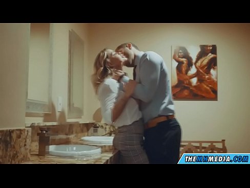 ❤️ Nigbati bilondi ti oyan ba tan ọ ni yara isinmi ti gbogbo eniyan ❤️❌ Iwa onihoho furo ❌️